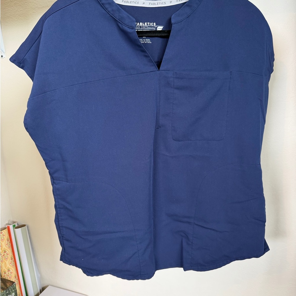 Fabletics Navy V-Notch Short Sleeve Pullover scrub top